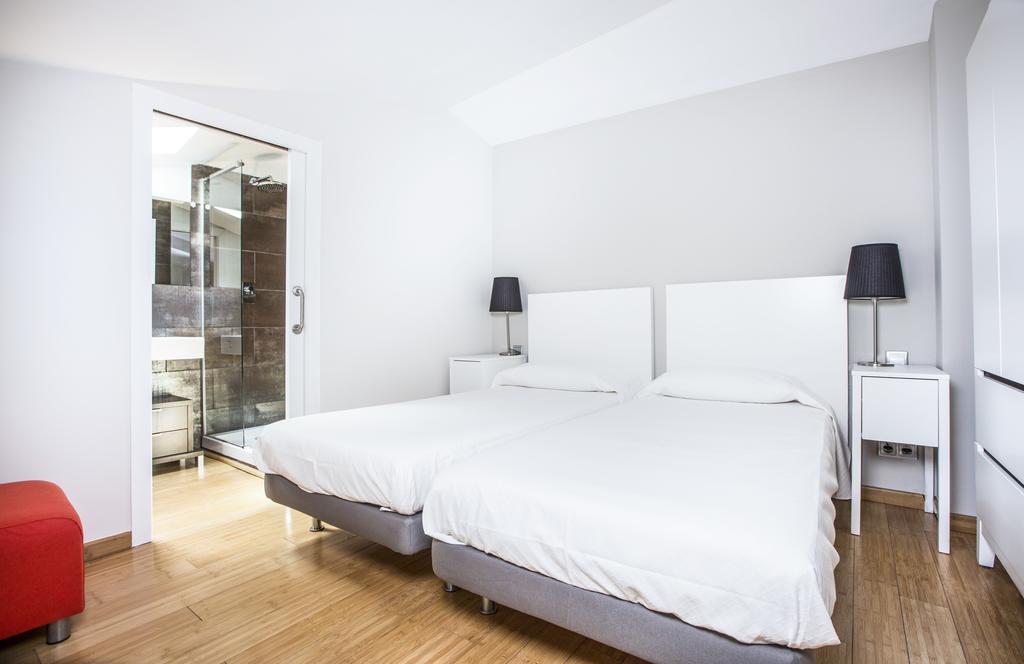 Girona Housing Ginesta 9 Apartment Bagian luar foto