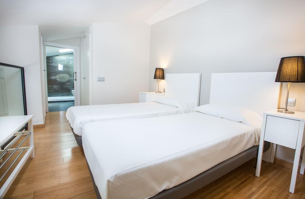Girona Housing Ginesta 9 Apartment Bagian luar foto